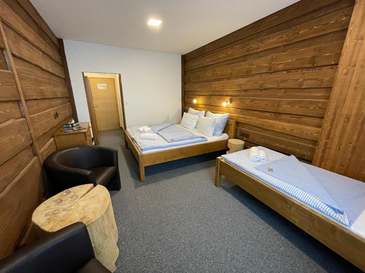 Hotel Kristian Kubova Huť Exterior foto
