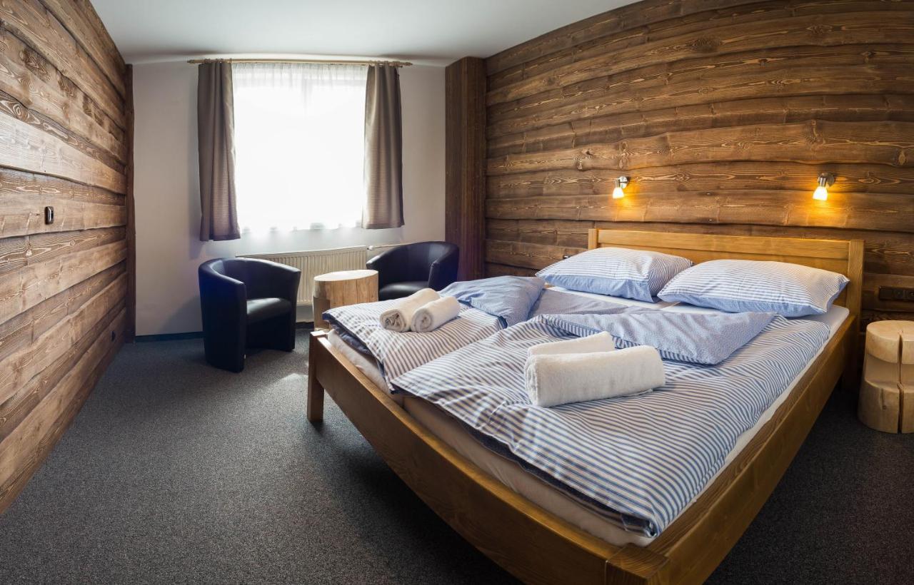 Hotel Kristian Kubova Huť Exterior foto